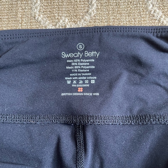 Sweaty Betty. Exercise Capri with skirt. Athletic. - Picture 3 of 3